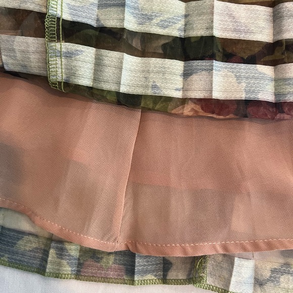 Zara Organza Basic Floral Multicolor Pleated Mini Skirt. Side zip closure,lined. - Picture 10 of 13